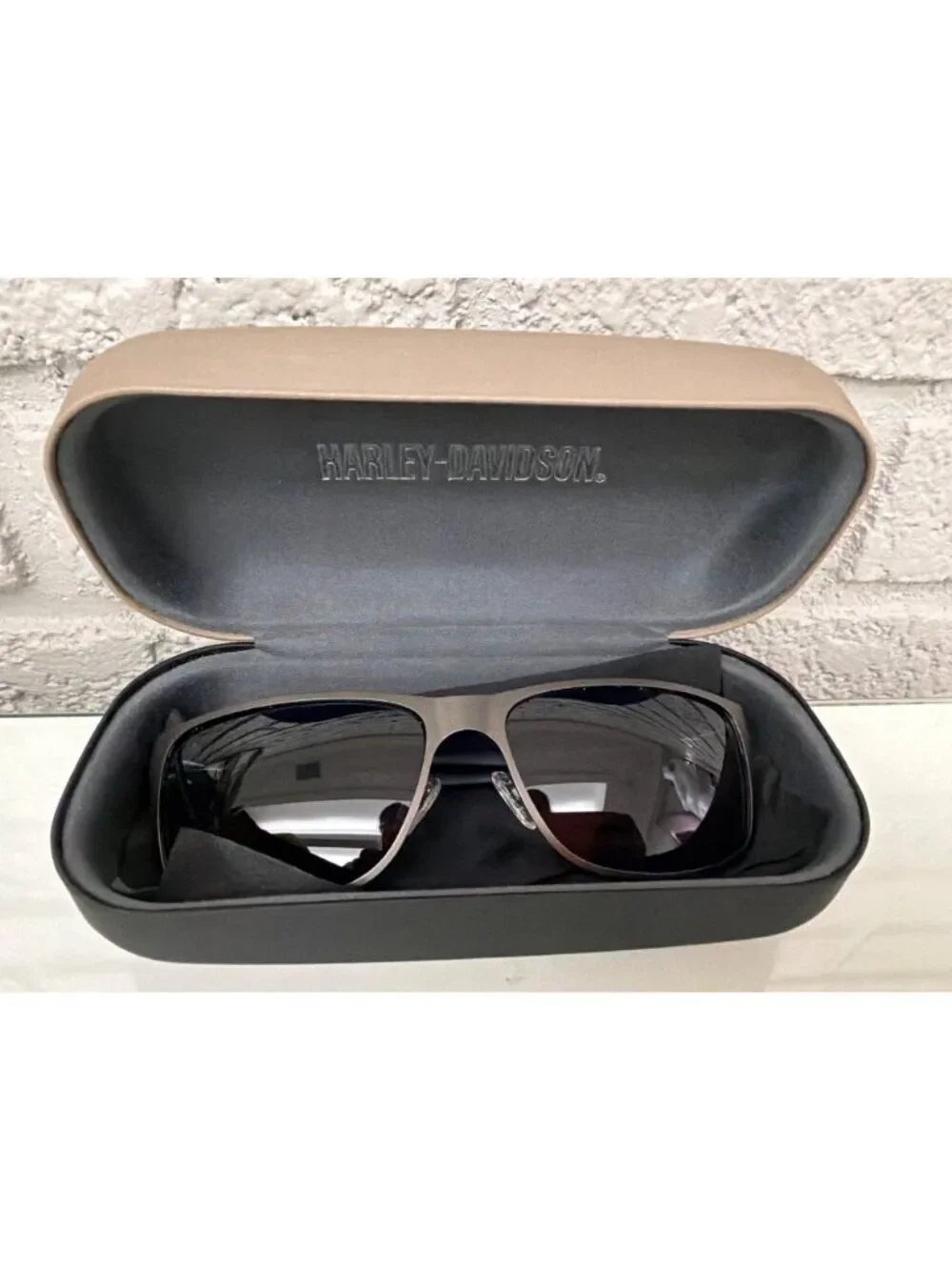 Harley Davidson Men Gunmetal Square Frame Sunglasses with Case